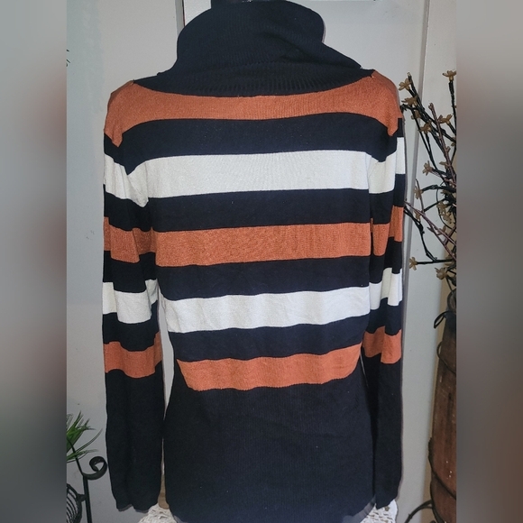 Ilanco Knit Turtleneck Sweater in Orange, Black and White M - Picture 4 of 6
